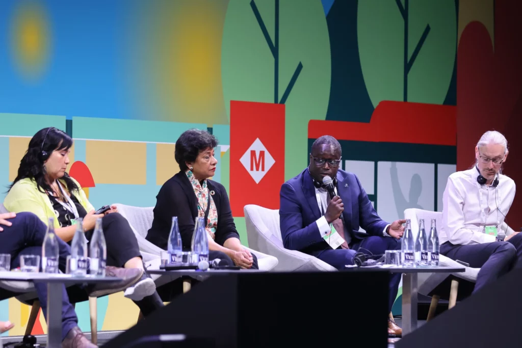 Eine Podiumsdiskussion auf dem UITP Summit.